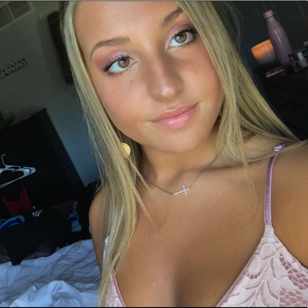 Meet your Posher, Brooke